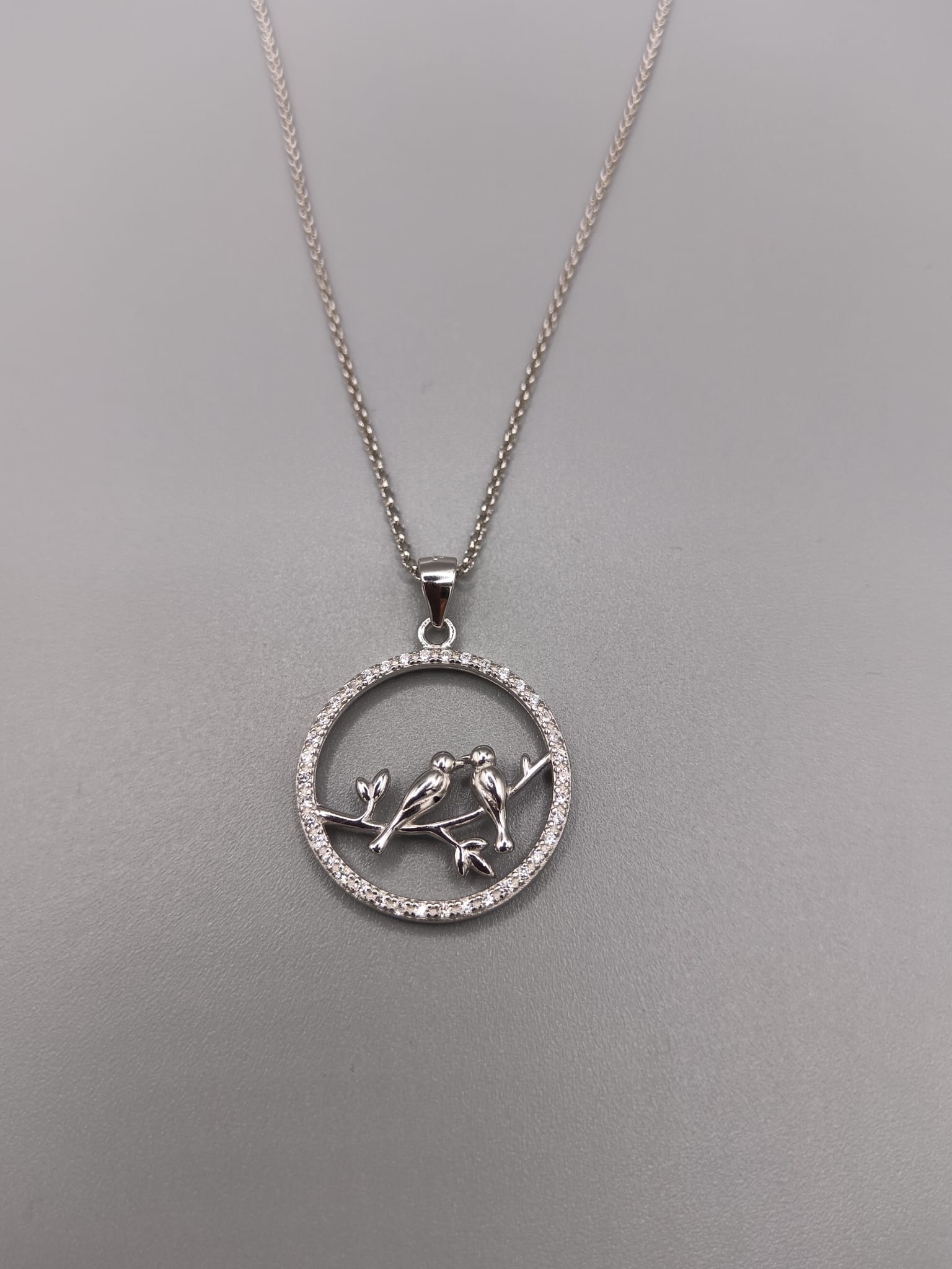 Colgante con pareja de pajaritos con circonitas en plata de ley
