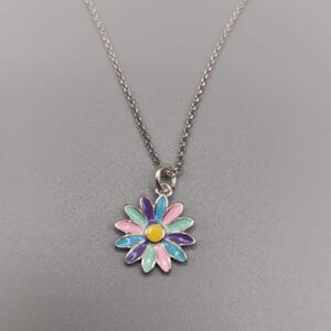 Colgante de flor de color en plata de ley