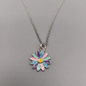Colgante de flor de color en plata de ley