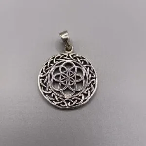 Colgante plata de ley en forma de mandala