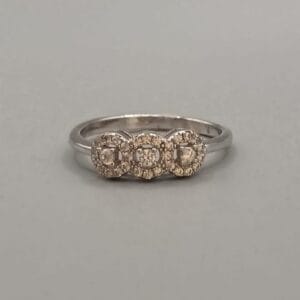 Anillo con piedras circonitas y bañada