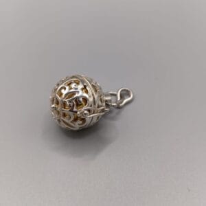 Llamador de ángel con bola dorada