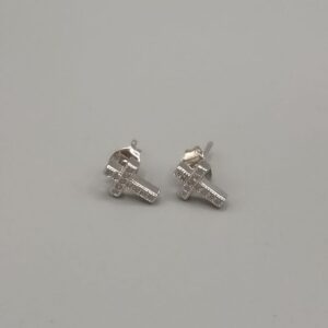 Pendiente de plata de ley con cruz montada con circonitas