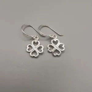 Pendientes de plata de ley con trebol cuatro hojas