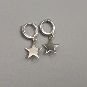 Pendientes de plata de ley de aro con estrella