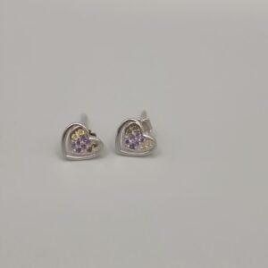 Pendientes de plata de ley en forma de corazón calado y montado con circonitas de colores engastadas
