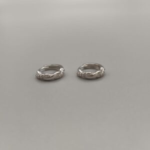 Pendientes de plata de ley enlazada con circonitas