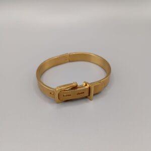 Brazalete con diseño cinturon