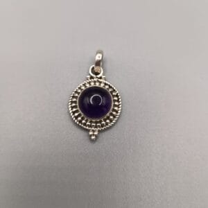 Colgante elegante de plata de ley con piedra de amatista