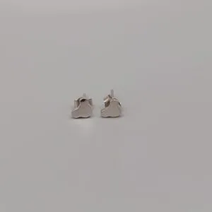 Pendientes diseño cara de osito, montados con palillo y presion mariposa